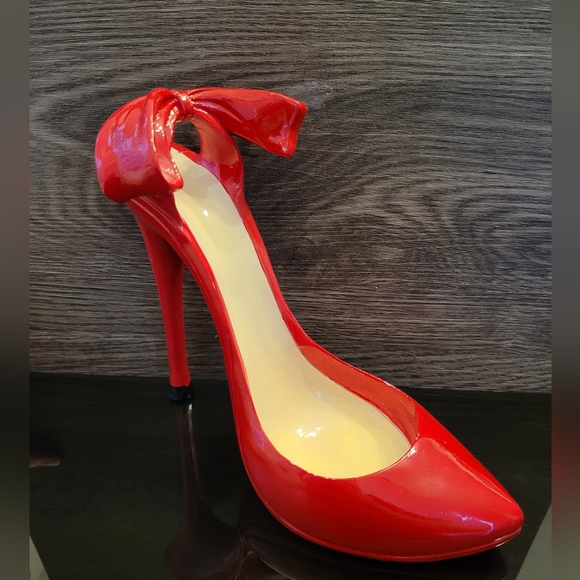Red Stiletto Shoe Wine Bottle Holder Bow at Heel Durable Resin + 2 free gifts - Picture 1 of 10